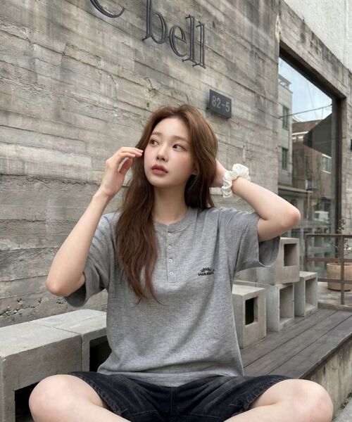 WANIL（ウェニール）の「サンロゴワッフルヘンリーネック半袖Tシャツ3カラー[WASR_1002]（Tシャツ/カットソー・レディース・ブラック/グレー/ホワイト・MEDIUM/LARGE/X-LARGE）」の7枚目の写真