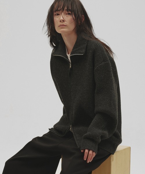 TODAYFUL(トゥデイフル)の「Zipup Knit Cardigan(カーディガン/ボレロ・レディース・チャコールグレー/グレイッシュベージュ・FREE)」の2枚目の写真