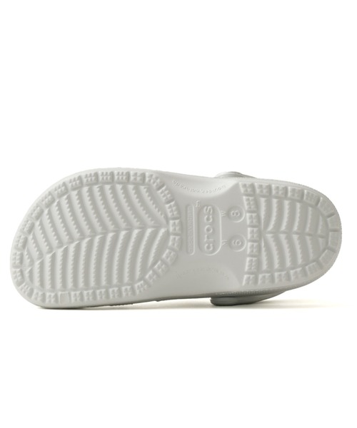 crocs(クロックス)の「crocs Classic Tinted Metallic Clog / クロックス クラシック ティンテッド メタリック クロッグ(サンダル・レディース・シルバー・24.0cm/23.0cm/22.0cm/25.0cm)」の6枚目の写真