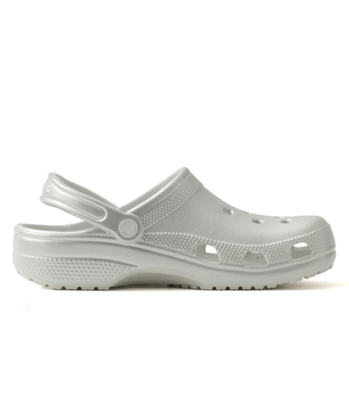 crocs(クロックス)の「crocs Classic Tinted Metallic Clog / クロックス クラシック ティンテッド メタリック クロッグ(サンダル・レディース・シルバー・24.0cm/23.0cm/22.0cm/25.0cm)」の5枚目の写真