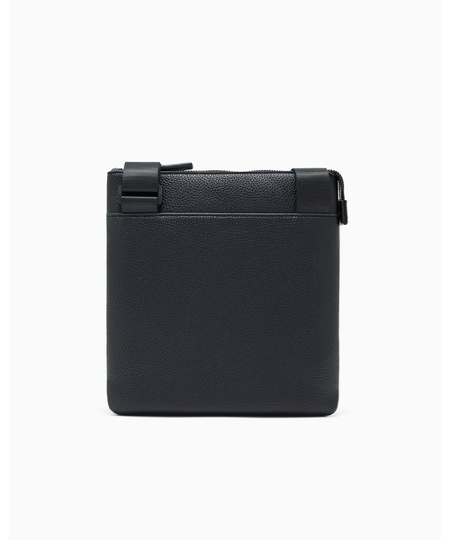 ARMANI EXCHANGE(アルマーニエクスチェンジ)の「【A|X アルマーニ エクスチェンジ】<オンライン限定>AXロゴ フラットショルダーバッグ(ショルダーバッグ・メンズ・ブラック・FREE)」の3枚目の写真