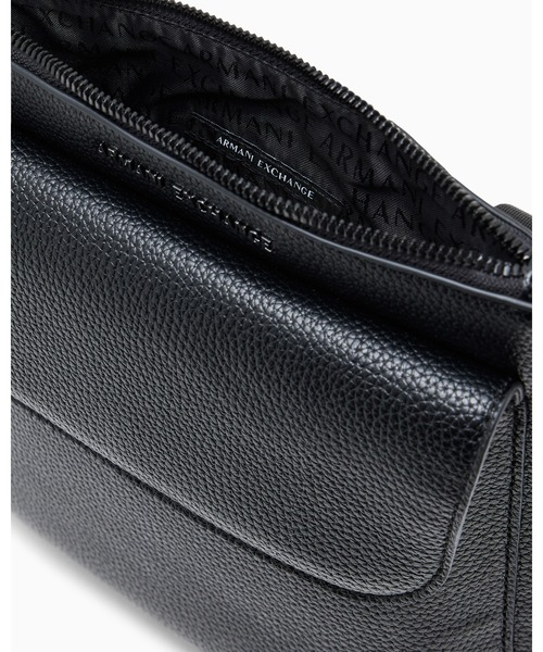 ARMANI EXCHANGE(アルマーニエクスチェンジ)の「【A|X アルマーニ エクスチェンジ】<オンライン限定>AXロゴ フラットショルダーバッグ(ショルダーバッグ・メンズ・ブラック・FREE)」の5枚目の写真