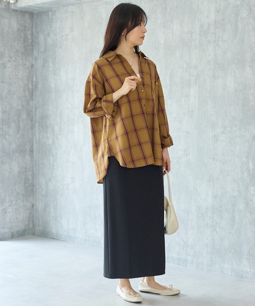 LAVEANGE（ラビアンジェ）の「【定番】オンブレーチェックレギュラーカラーシャツ｜羽織り/冷房対策/着回し/大人カジュアル（シャツ/ブラウス・レディース・ネイビー/ベージュ・LL/M/5L/4L/3L）」の5枚目の写真