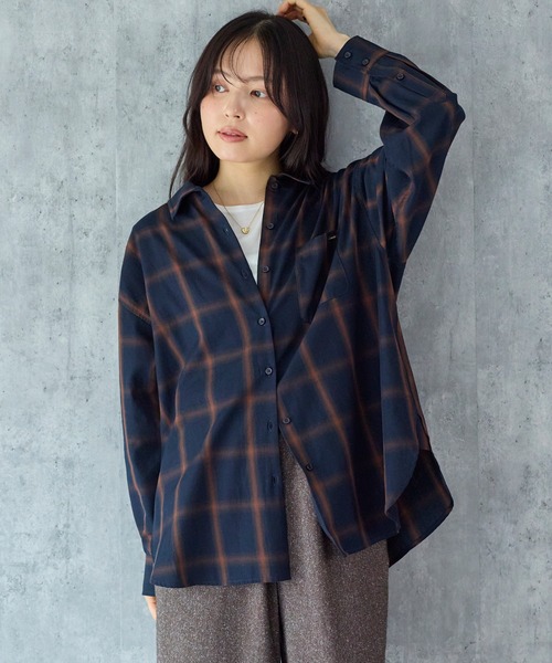 LAVEANGE（ラビアンジェ）の「【定番】オンブレーチェックレギュラーカラーシャツ｜羽織り/冷房対策/着回し/大人カジュアル（シャツ/ブラウス・レディース・ネイビー/ベージュ・LL/M/5L/4L/3L）」の12枚目の写真