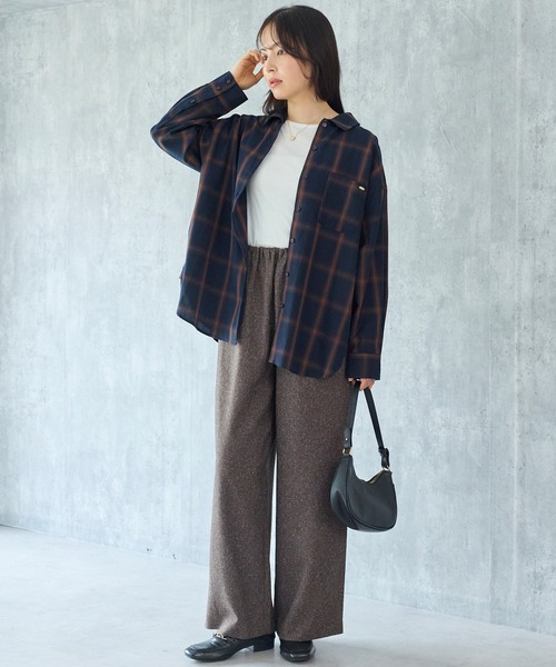 LAVEANGE（ラビアンジェ）の「【定番】オンブレーチェックレギュラーカラーシャツ｜羽織り/冷房対策/着回し/大人カジュアル（シャツ/ブラウス・レディース・ネイビー/ベージュ・LL/M/5L/4L/3L）」の20枚目の写真