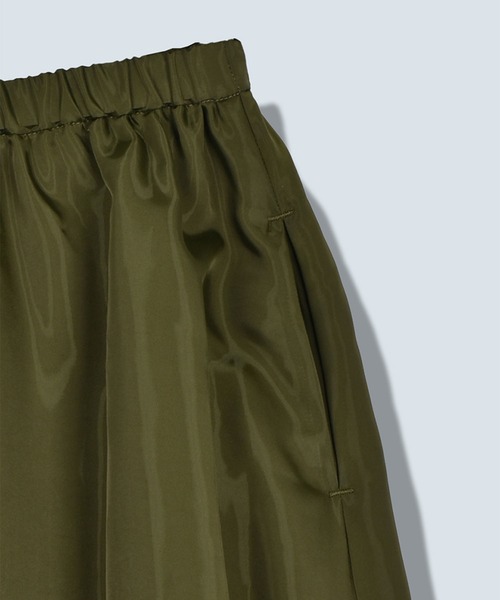 OMMO（オーエムエムオー）の「【OMMO(オーエムエムオー)】UP TUCK VOLUME SK/アップタックボリュームスカート（スカート・レディース・ブルー/カーキ/ブラック・36/38）」の10枚目の写真