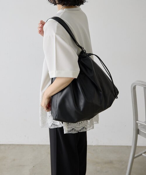 ear PAPILLONNER(イアパピヨネ)の「レザー巾着ショルダーバッグLサイズ《本革》(ショルダーバッグ・レディース・ブラウン/ブラック・FREE)」の16枚目の写真