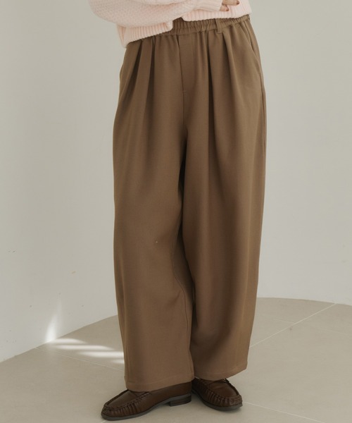 OLUN（オルン）の「Double tuck easy pants/ダブルタックイージーパンツ（スラックス・レディース・ブラウン/モカ/アイボリー・SMALL/X-SMALL/FREE）」の3枚目の写真