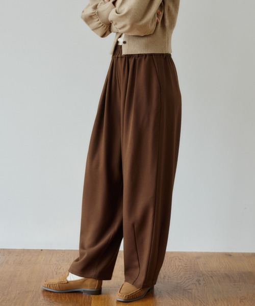 OLUN（オルン）の「Double tuck easy pants/ダブルタックイージーパンツ（スラックス・レディース・ブラウン/モカ/アイボリー・SMALL/X-SMALL/FREE）」の13枚目の写真