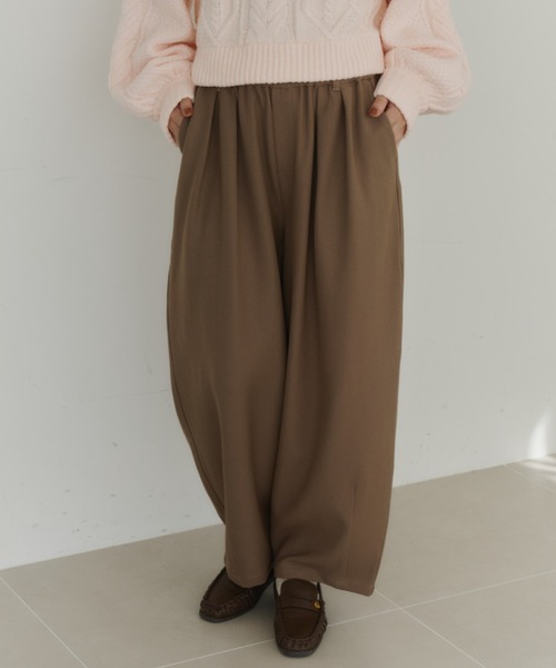 OLUN（オルン）の「Double tuck easy pants/ダブルタックイージーパンツ（スラックス・レディース・ブラウン/モカ/アイボリー・SMALL/X-SMALL/FREE）」の10枚目の写真