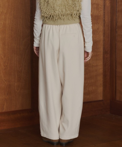 OLUN（オルン）の「Double tuck easy pants/ダブルタックイージーパンツ（スラックス・レディース・ブラウン/モカ/アイボリー・SMALL/X-SMALL/FREE）」の20枚目の写真