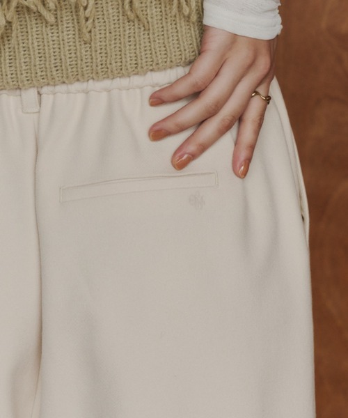 OLUN（オルン）の「Double tuck easy pants/ダブルタックイージーパンツ（スラックス・レディース・ブラウン/モカ/アイボリー・SMALL/X-SMALL/FREE）」の21枚目の写真