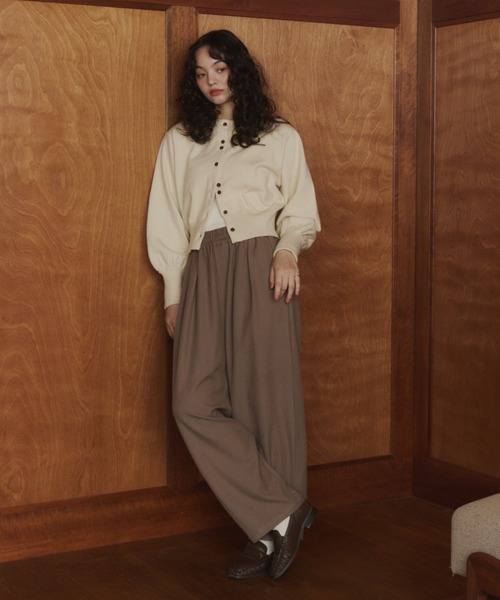 OLUN（オルン）の「Double tuck easy pants/ダブルタックイージーパンツ（スラックス・レディース・ブラウン/モカ/アイボリー・SMALL/X-SMALL/FREE）」の11枚目の写真