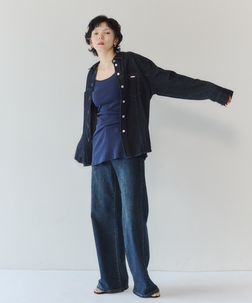 VION(ヴィオン)の「ライトデニムシャツ / Light Denim Shirt(シャツ/ブラウス・レディース・ネイビー/ブルー・FREE)」の6枚目の写真