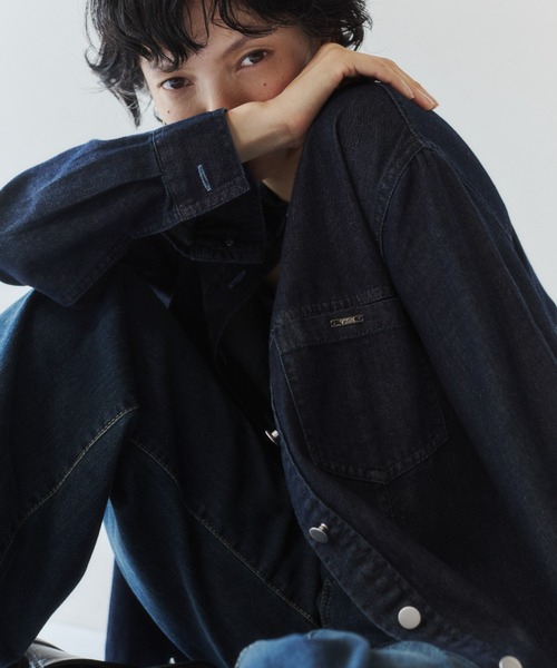 VION(ヴィオン)の「ライトデニムシャツ / Light Denim Shirt(シャツ/ブラウス・レディース・ネイビー/ブルー・FREE)」の7枚目の写真