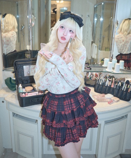 Lovilyn(ラヴィリン)の「パニエ風ティアードスカート(スカート・レディース・レッド/ブラック・MEDIUM/SMALL)」の5枚目の写真