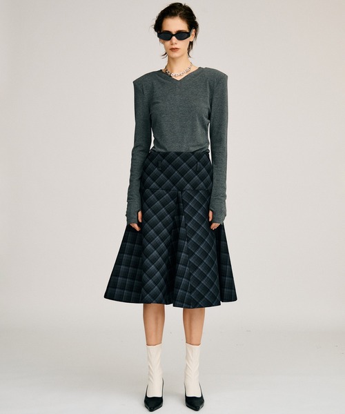 PRANK PROJECT(プランクプロジェクト)の「【2026Autumn Pre-Order】ウールブレンドショルダーパッドVネックトップ / Wool Blend Shoulder Pad V-Neck Top(Tシャツ/カットソー・レディース・ブラウン/グレー/ブラック・FREE)」の17枚目の写真