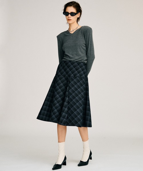 PRANK PROJECT(プランクプロジェクト)の「【2026Autumn Pre-Order】ウールブレンドショルダーパッドVネックトップ / Wool Blend Shoulder Pad V-Neck Top(Tシャツ/カットソー・レディース・ブラウン/グレー/ブラック・FREE)」の18枚目の写真