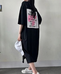 バックプリントで後ろ姿までおしゃれ!ゆるっと着こなすオーバーサイズTシャツワンピース