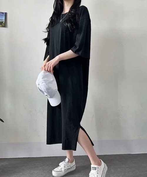 LETee(レティー)の「バックプリントで後ろ姿までおしゃれ!ゆるっと着こなすオーバーサイズTシャツワンピース(ワンピース・レディース・ネイビー/チャコールグレー/ブラック・FREE)」の7枚目の写真