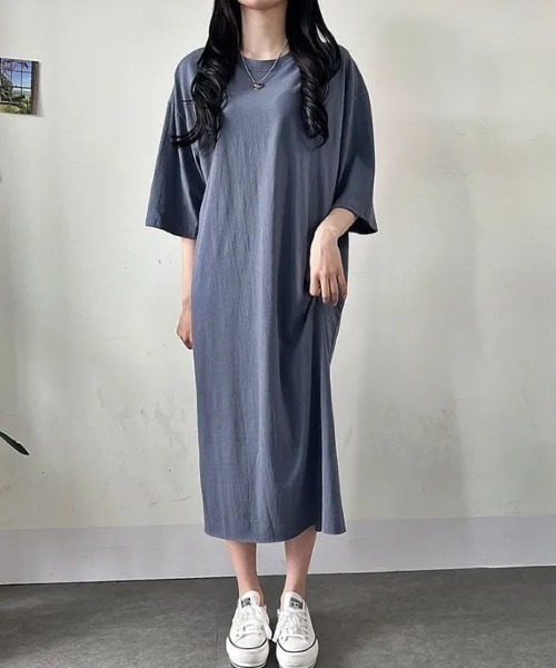 LETee(レティー)の「バックプリントで後ろ姿までおしゃれ!ゆるっと着こなすオーバーサイズTシャツワンピース(ワンピース・レディース・ネイビー/チャコールグレー/ブラック・FREE)」の10枚目の写真