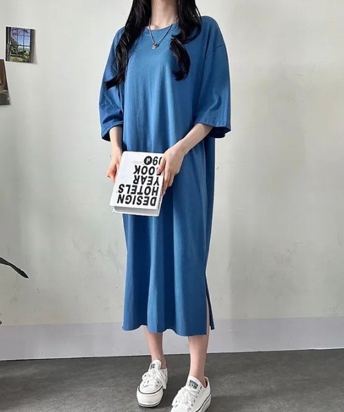 LETee(レティー)の「バックプリントで後ろ姿までおしゃれ!ゆるっと着こなすオーバーサイズTシャツワンピース(ワンピース・レディース・ネイビー/チャコールグレー/ブラック・FREE)」の14枚目の写真