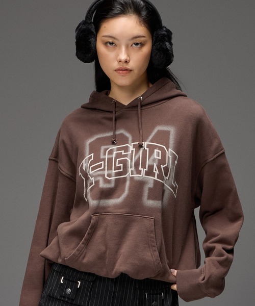X-girl(エックスガール)の「FLOCKED SPRAY LOGO BALLOON HEM SWEAT HOODIE(パーカー・レディース・パープル/ブラウン/ブラック・S/M)」の1枚目の写真