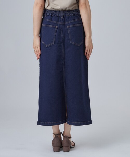 SHOO・LA・RUE（シューラルー）の「【洗濯機可/S-LL】程よいシルエットで使いやすい ストレッチデニムスカート（デニムスカート・レディース・ネイビー/ブルー・04/03/02/01）」の13枚目の写真