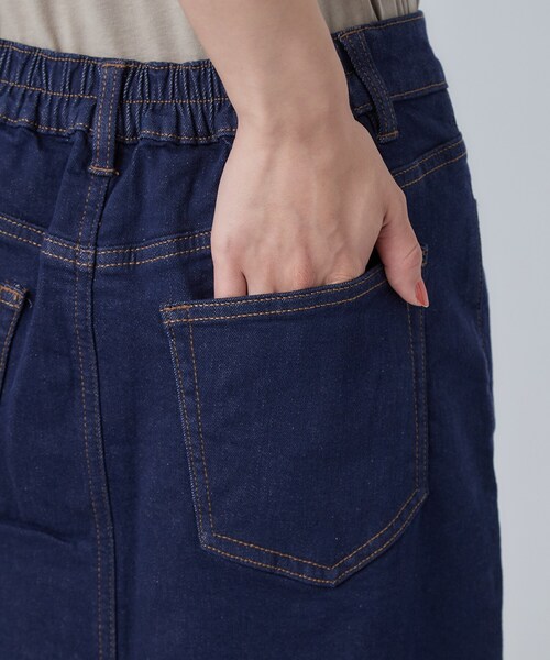 SHOO・LA・RUE（シューラルー）の「【洗濯機可/S-LL】程よいシルエットで使いやすい ストレッチデニムスカート（デニムスカート・レディース・ネイビー/ブルー・04/03/02/01）」の17枚目の写真