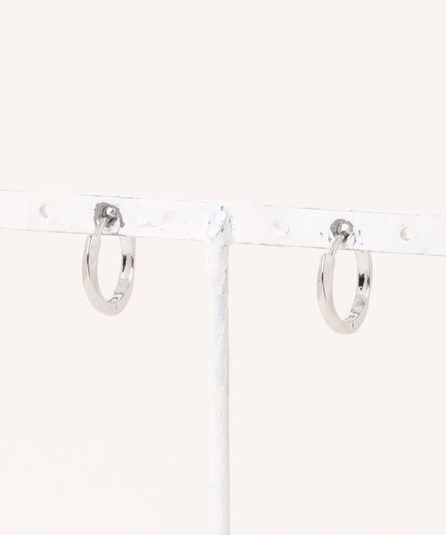 VIBGYOR(ヴィブジョー)の「シルバーツイストリングピアス/両耳用/ユニセックス(ANM)(ピアス(両耳用)・レディース・シルバー・FREE)」の2枚目の写真
