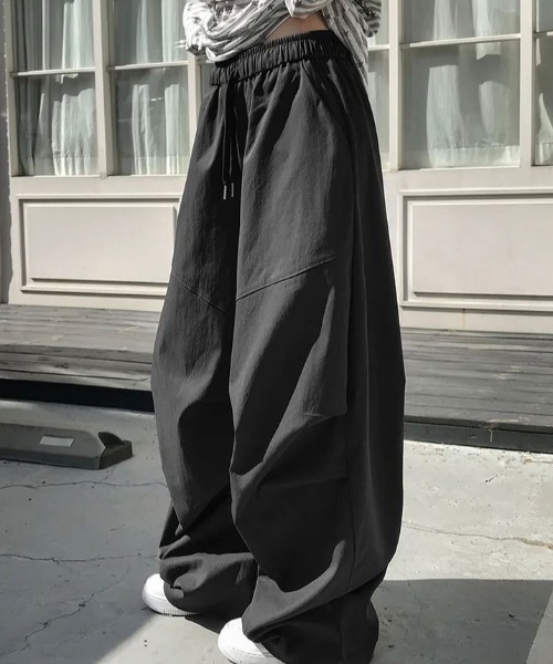 FAVORITO(ファヴォリート)の「ドローストリングワイドパンツ(その他パンツ・レディース・ベージュ/グレー/ブラック・F)」の15枚目の写真