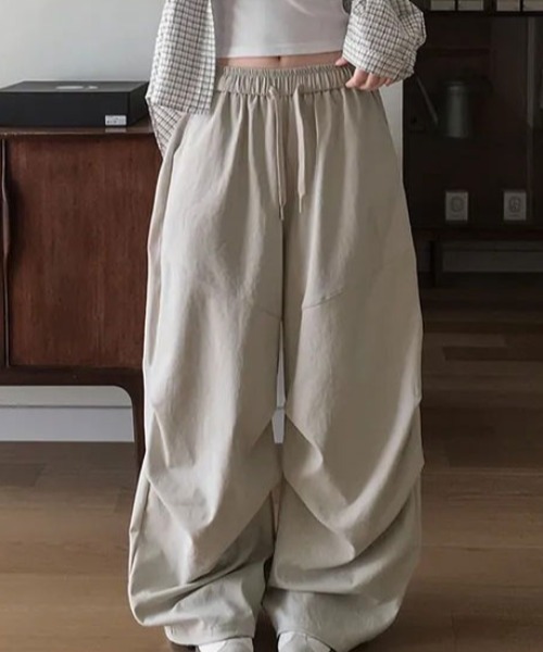 FAVORITO(ファヴォリート)の「ドローストリングワイドパンツ(その他パンツ・レディース・ベージュ/グレー/ブラック・F)」の18枚目の写真