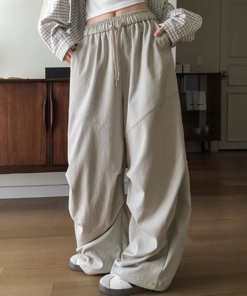 FAVORITO(ファヴォリート)の「ドローストリングワイドパンツ(その他パンツ・レディース・ベージュ/グレー/ブラック・F)」の22枚目の写真