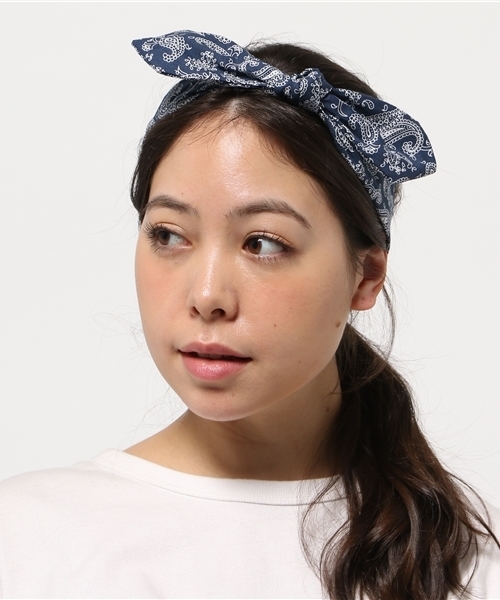 INTERPLANET WINGS(インタープラネットウィング)の「バンダナ柄ヘアーバンド(ヘアバンド・レディース・レッド/ブラック/ネイビー・FREE)」の4枚目の写真