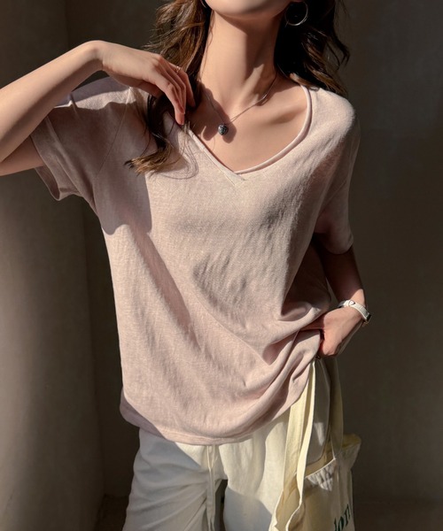JOCOSA(ジョコサ)の「バックタック Vネック シンプルTシャツ(Tシャツ/カットソー・レディース・グレー/ブラック/ライトブルー/ピンク/ホワイト・S/M/L)」の1枚目の写真