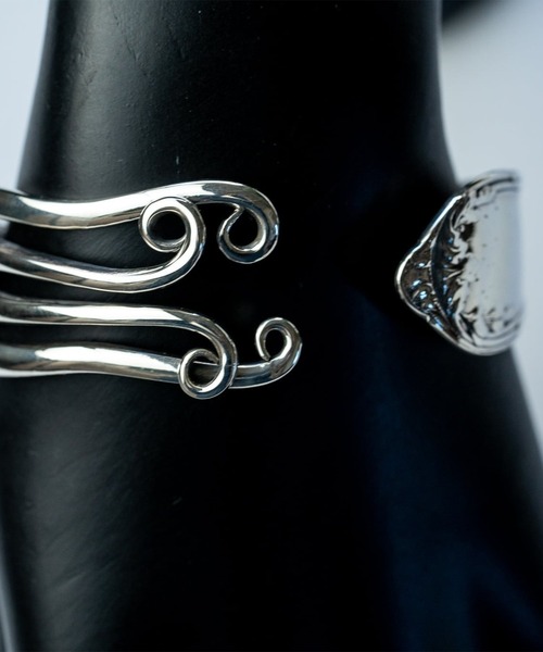 STUDIOUS(ステュディオス)の「【WAKAN SILVER SMITH】BN-032 Antique fork bangle(バングル/リストバンド・メンズ・シルバー・FREE)」の4枚目の写真