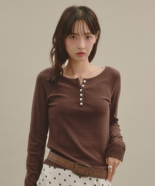 apres jour mignon(アプレジュールミニョン)の「ヘンリーネックロングスリーブプルオーバー(Tシャツ/カットソー・レディース・ボルドー/ダークブラウン/ネイビー/アイボリー/グレー/ブラウン系その他・フリー/LARGE)」の13枚目の写真