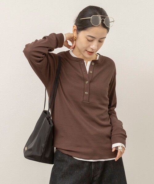 MAQWEL(マクウェル)の「【MAQWEL/マクウェル】コットンフライスヘンリーネックプルオーバー(Tシャツ/カットソー・レディース・オフホワイト/ブラック/ダークブラウン・FREE)」の3枚目の写真