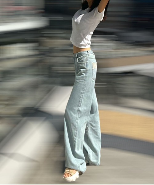 Human 2nd Occasion(ヒューマンセカンドオケージョン)の「バックポケットレース ワイドデニムパンツ(デニムパンツ・レディース・ライトブルー・S/M)」の11枚目の写真