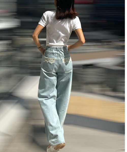 Human 2nd Occasion(ヒューマンセカンドオケージョン)の「バックポケットレース ワイドデニムパンツ(デニムパンツ・レディース・ライトブルー・S/M)」の12枚目の写真