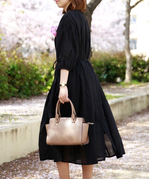 VitaFelice（ヴィータフェリーチェ）の「セレモニーバッグ ハンドバッグ  卒業式 入学式バッグ（ハンドバッグ・レディース・ブラック/ネイビー/オフホワイト/ワイン/ベージュ系その他/モカ/ライトグレー・FREE）」の6枚目の写真