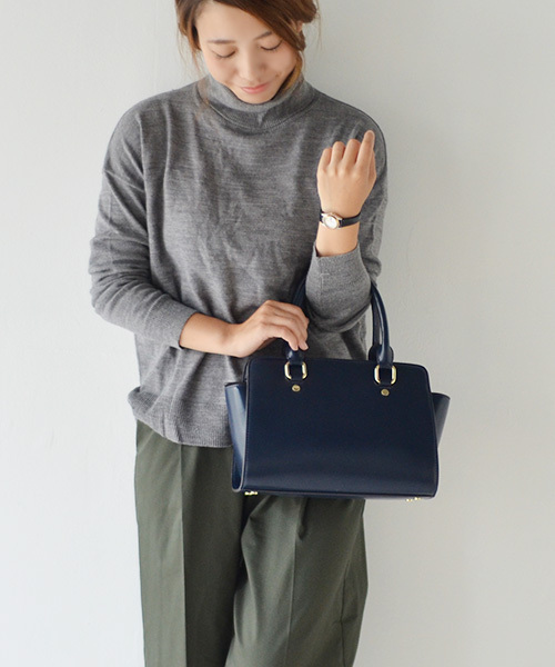 VitaFelice（ヴィータフェリーチェ）の「セレモニーバッグ ハンドバッグ  卒業式 入学式バッグ（ハンドバッグ・レディース・ブラック/ネイビー/オフホワイト/ワイン/ベージュ系その他/モカ/ライトグレー・FREE）」の7枚目の写真