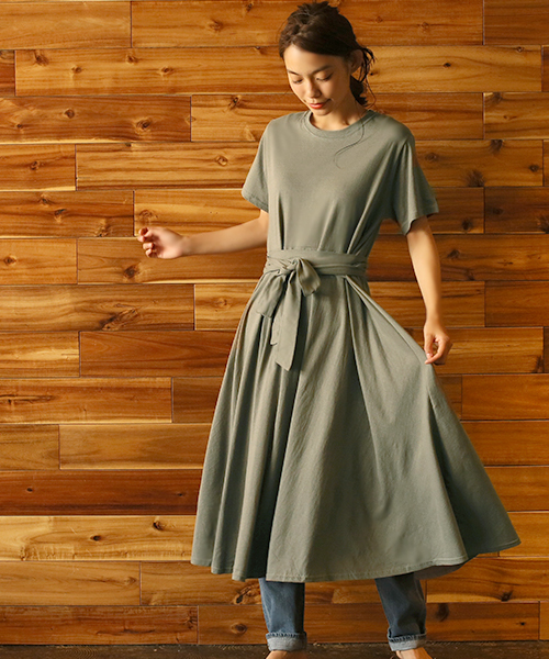 coca(coca)(コカ)の「ベルテッドAラインカットソーワンピース(ワンピース・レディース・カーキ/ベージュ・ONE SIZE)」の3枚目の写真