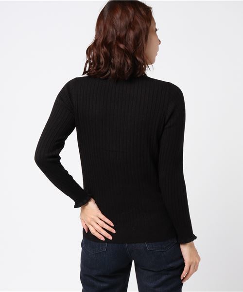 earth music&ecology（アースミュージックアンドエコロジー）の「・ハイネックフリルニットプルオーバー（ニット/セーター・レディース・ライトグレー/ブラック/ダークグリーン/アイボリー/ボルドー/キャメル・S/M）」の8枚目の写真