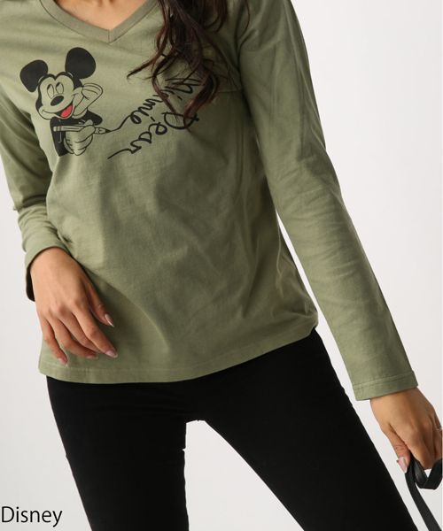 AZUL by moussy（アズールバイマウジー）の「MICKEY筆記体ロゴVネック長袖TEE（Tシャツ/カットソー・レディース・トップグレー/オフホワイト/カーキ・LARGE/MEDIUM/SMALL）」の9枚目の写真