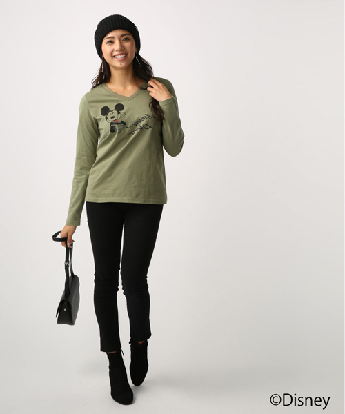 AZUL by moussy（アズールバイマウジー）の「MICKEY筆記体ロゴVネック長袖TEE（Tシャツ/カットソー・レディース・トップグレー/オフホワイト/カーキ・LARGE/MEDIUM/SMALL）」の4枚目の写真