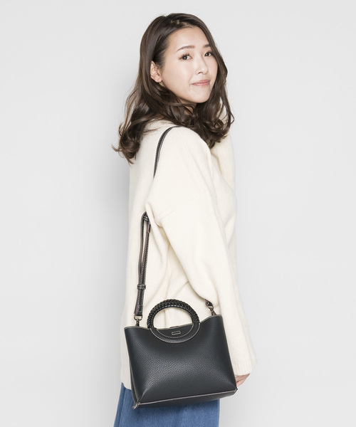 PLAIN CLOTHING（プレーンクロージング）の「編み込みハンドルスクエア2wayミニショート/ハンドバッグ（ショルダーバッグ・レディース・ブラック/キャメル/モカ/レッド・FREE）」の10枚目の写真