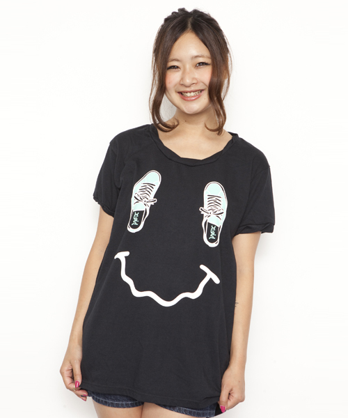 X-girl（エックスガール）の「SMILING SHOES TWISTED S/S TUNIC（Tシャツ/カットソー・レディース・ホワイト/ブラック/オレンジ/ネイビー・1/2）」の5枚目の写真