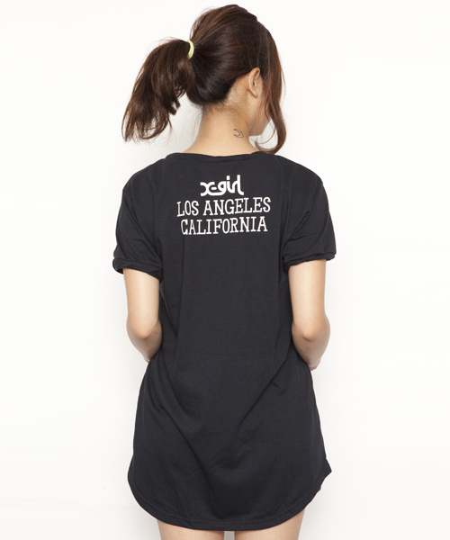 X-girl（エックスガール）の「SMILING SHOES TWISTED S/S TUNIC（Tシャツ/カットソー・レディース・ホワイト/ブラック/オレンジ/ネイビー・1/2）」の7枚目の写真