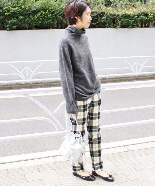 IENA（イエナ）の「Honey タートルプルオーバー◆（ニット/セーター・レディース・チャコールグレー/ベージュ/ネイビー・FREE）」の22枚目の写真